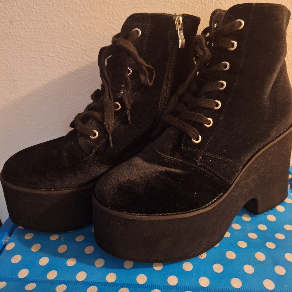 Hot Topic Black Velvet Ankle Platform Women's Gothic Boots Size 9
